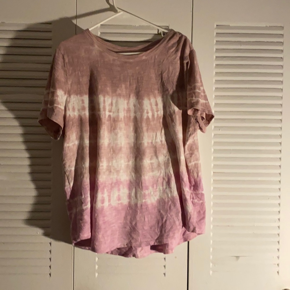 Tie dye pink and white tee shirt
